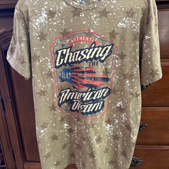 Southern Savvy T-Shirt with  chasing the American Dream Print. Medium. - Picture 1 of 6
